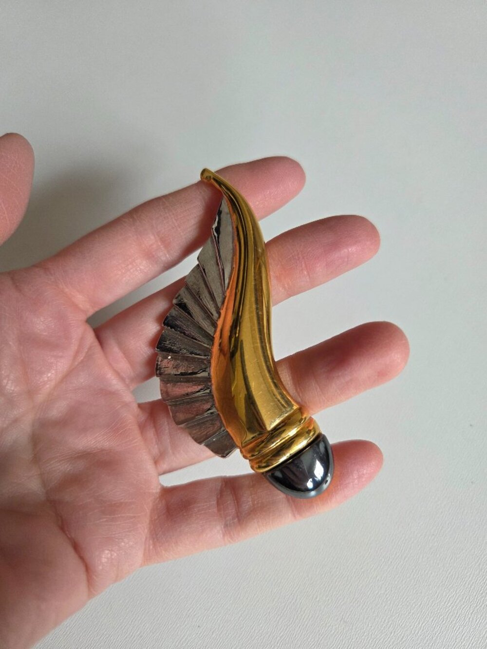 Vintage 1980s Butler oversized gold silver tone black Hematite accents brooch.